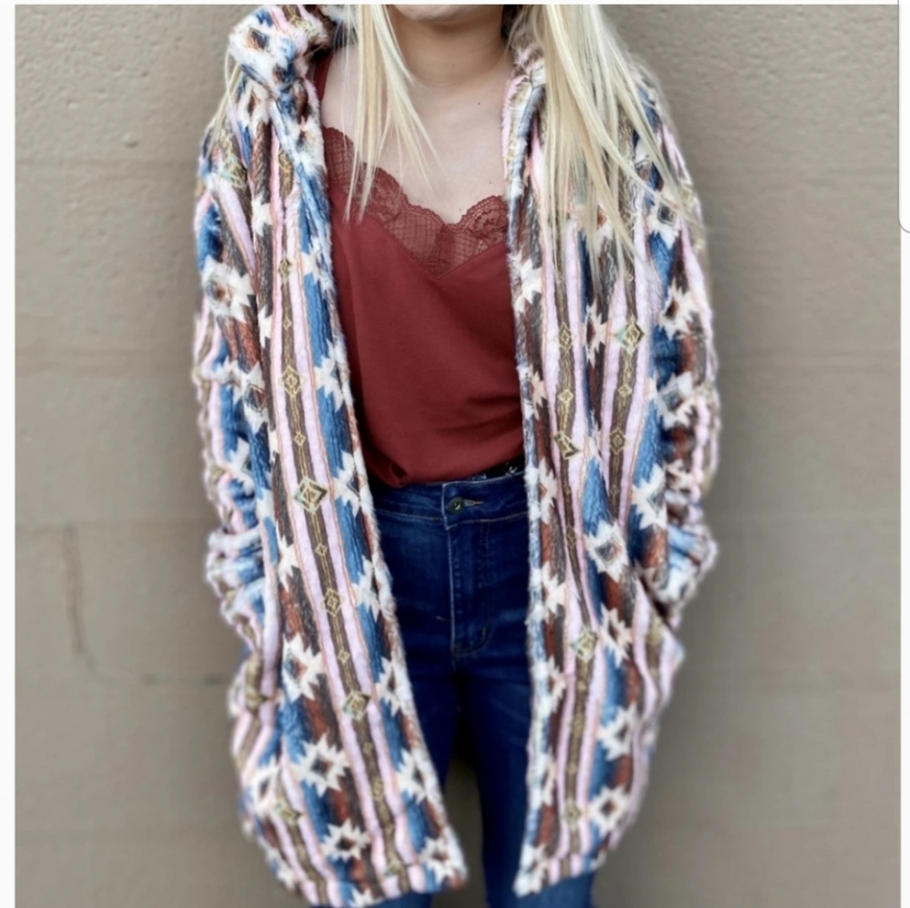 🥰Sale L&B faux fur Western Aztec southwest style jacket 😍🔥💗